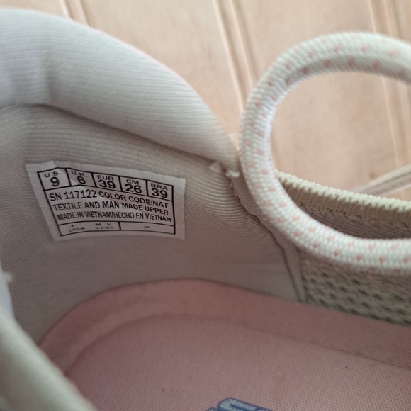 Skechers BOBS Step And Go 117122/NAT Natural Comfort Lightweight Slip In Sneaker - Picture 8 of 11